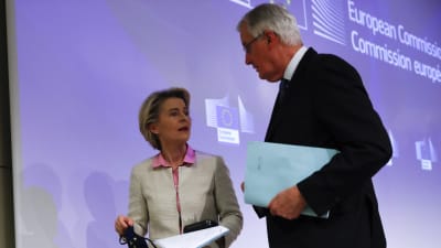 Ursula von der Leyen och Michel Barnier.
