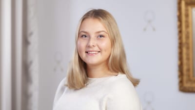 Luciakandidat Tilde Koroleff ler till kameran.