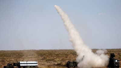 Ryssland provskjuter missilsystemet Pantsir under en övning i Augusti 2017. 
