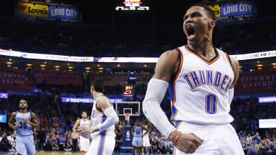Russel Westbrook ryter till av glädje.