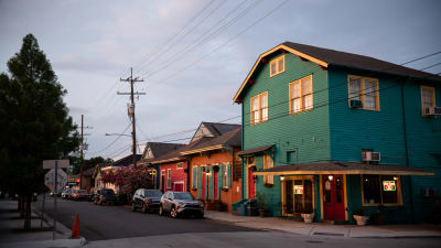 Färggranna hus i New Orleans, Louisiana.