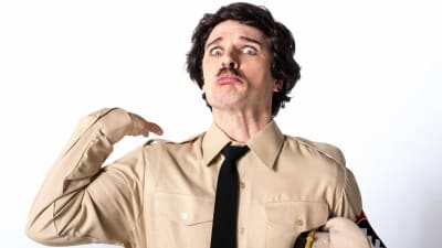 Oskar Pöysti som Chaplin som Diktatorn.