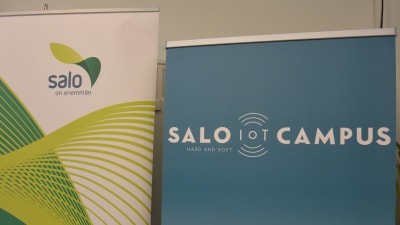 Salo stads och Salo IoT Campus logotyper på varsin stand.