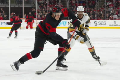 Jesse Puljujärvi med pucken mot Vegas.