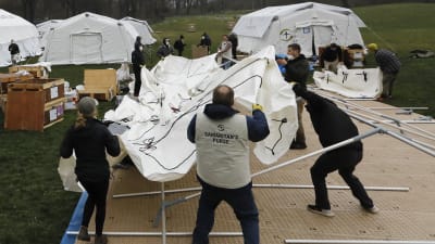 En hjälporganisation byggde upp ett tältsjukhus i Central Park i New York på söndagen. 