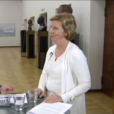 Politiikan avokonttori: Uosukaisen pöydässä Anna-Maja Henriksson