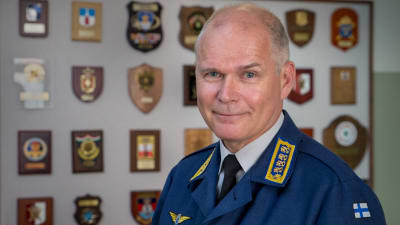Porträttbild av försvarsmaktens före detta kommendör, general Jarmo Lindberg.