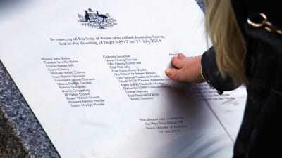 Minnesplakett i Canberra över offren från MH17.