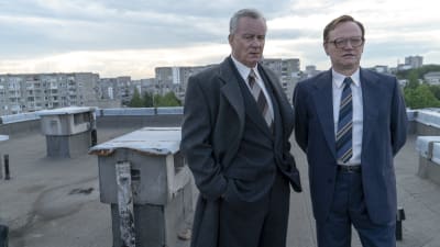 Stellan Skarsgård och Jared Harris i HBO-serien Chernobyl. 