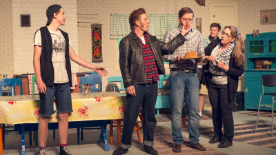Anton Mattsson (Kameramannen), Riddo Ridberg (Leiffo), Sam Sihvonen (Lasse) och Erja Lindell (Smink-Sirpa).