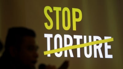 Amnesty international för kampanj mot tortyr.