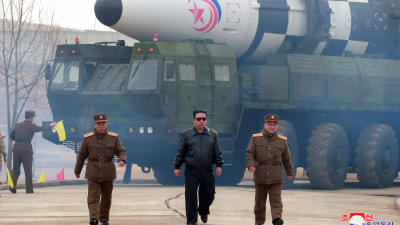 Kim Jong-Un var själv närvarande då Nordkorea testade sin största missil någonsin i slutet av mars. 