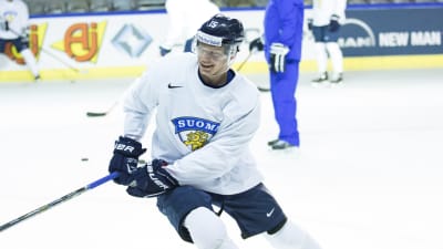 Miro Aaltonen på ishockeyträning.