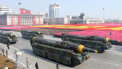 Missilerna som utvecklas nära Pyongyang är modernare versioner av missiltypen Hwasong-15 som kan nå den amerikanska östkusten, inklusive Washington 
