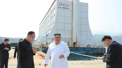 Nordkoreas ledare Kim Jong-Un vill riva ner de sydkoreanska hotellen och turistbyarna vid Kumgang-san som koreaner som ett heligt berg