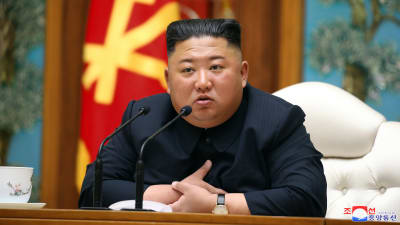 Kim Jong-un sågs senast i offentligheten under ett partimöte den 11 maj, då han upphöjde sin syster till det styrande Arbetarpartiets politbyrå.