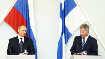 Vladimir Putin och Sauli Niinistö på en presskonferens i Nyslott 27.7.2017