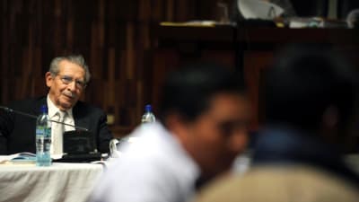 Guatemalas diktator Efrain Rios Montt i rätten.