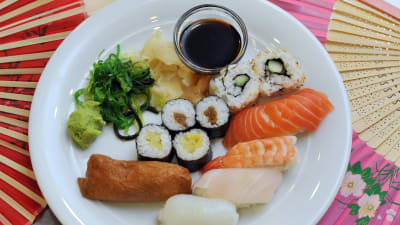 sushi-annos lautasella