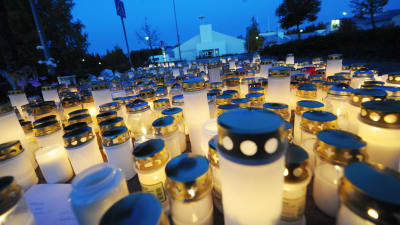 Ljus för offren i Kauhajokimassakern.