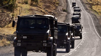 Turkisk militärkonvoj på väg mot PKK-fästen.
