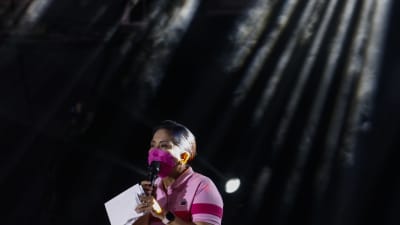 Filippinernas vicepresident Leni Robredo håller valtal inför presidentvalet den 9 maj.
