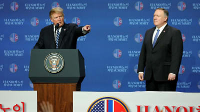Både Donald Trump och utrikesminister Mike Pompeo försäkrade att nedrustningsförhandlingarna fortsätter trots bakslaget i Hanoi
