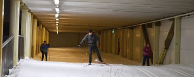 Tre skidare i Stensböle skidhall, Helsingfors.