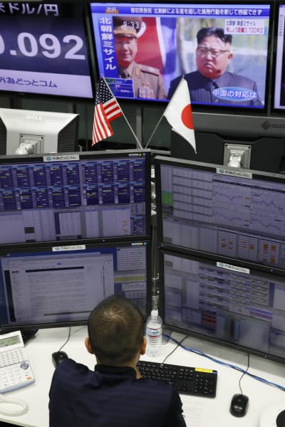 Den amerikanska dollarns värde sjönk kraftigt i Japan efter beskedet om missiltestet.