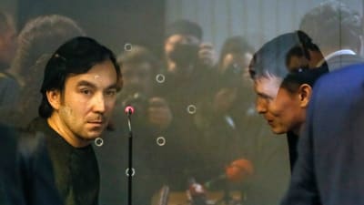 Jevgenij Jerofejev och Alexander Alexandrov under rättegången i Kiev 15.4.2016