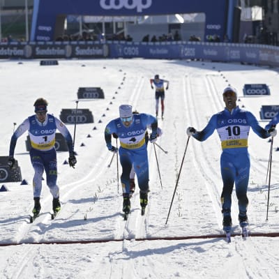 Joni Mäki på upploppet i världscupsprinten i Falun.