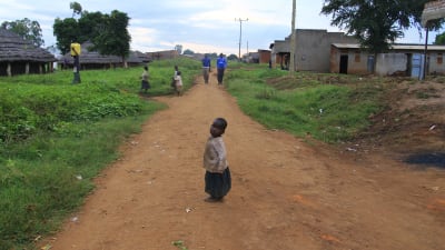 barn i norra uganda