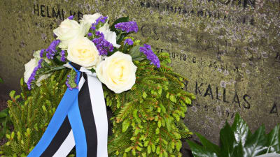 Oskar Kallas grav på Sandudds begravningsplats i Helsingfors.