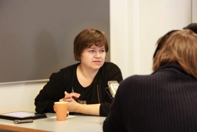 diana nyberg-lindholm blir intervjuad