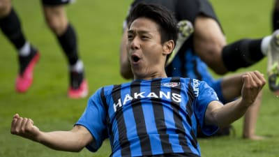 Taiki Kagayama jublar efter ett mål.