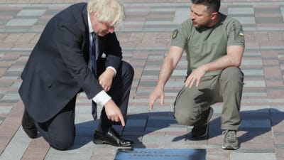 Boris Johnson vierailee Kiovassa.
