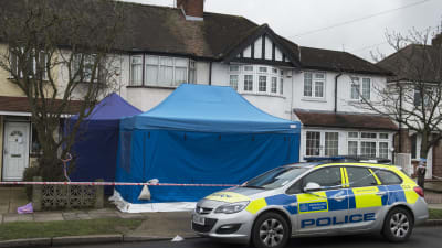 Det var Glusjkovs dotter som hittade honom död i hemmet i New Malden, sydvästra London. Här var brittisk antiterrorpolis redan på plats den 15 mars 2018.