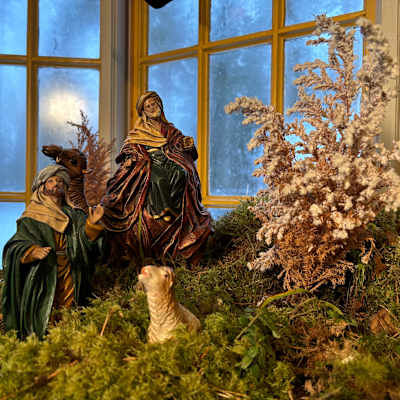 Sanzien jouluasetelmassa ovat mukana myös tietäjät. 