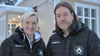 Peggy Petrell och Rasmus Lundén jobbar för Icehearts svenskspråkiga verksamhet. 