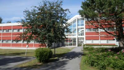 Det här studentbostadshuset vid Bodgärdet i Jakobstad finns på rivningslistan