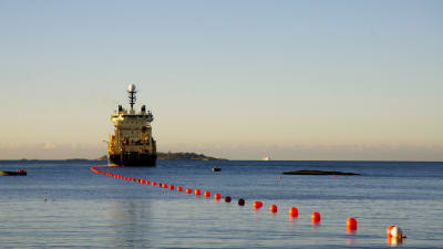 Cinia Group lägger ner havskabel till Tyskland i Finska viken.