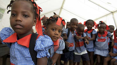 Barn i Haiti efter jordbävninge 2010. 