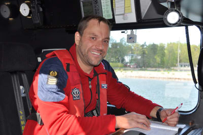 Befälhavare Mikael Andersén på sjöräddningsbåten Rautauoma