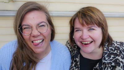 Tiia Rantanen ja Anna Karhunen, Kaverin puolesta kyselen -podcastin tekijät.