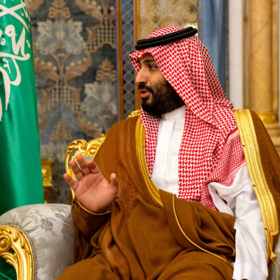 Saudiarabiens kronprins Mohammad bin Salman under ett möte med USA:s utrikesminister Mike Pompeo i Jeddah, Saudiarabien den 18 september. 