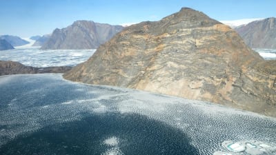 Isarna smältr på Grönland i maj 2016.
