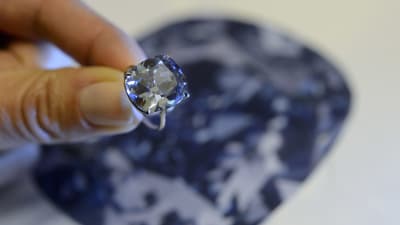 Världens dyraste diamant Blue Moon.