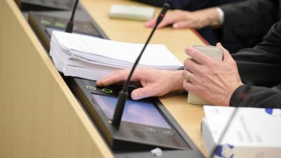närbild på omröstning i riksdagen