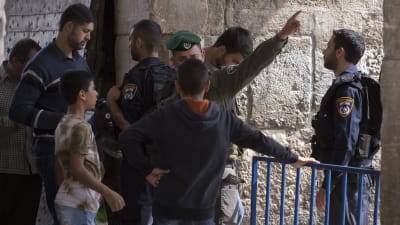 Säkerhetsvakt vid Tempelberget i Jerusalem.