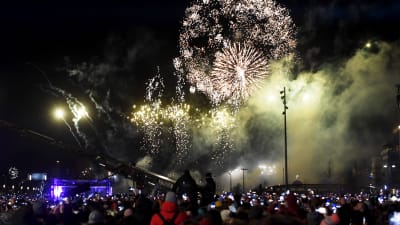 Nyårsfest vid medborgartorget i Helsingfors 2019-2020 årskiftet